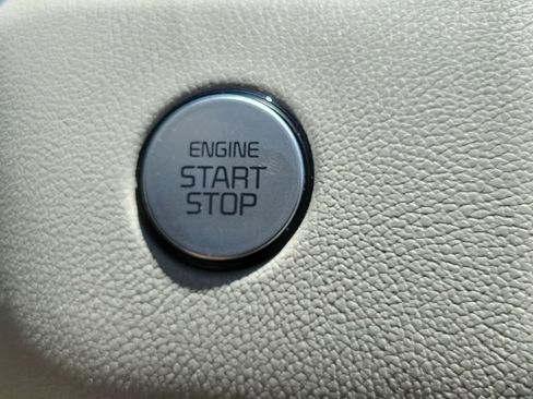 Used 2022 Kia Sorento S w/ Panoramic Sunroof Package FWD image 23