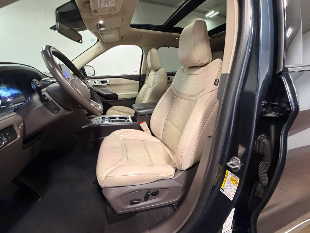 Used 2023 Ford Explorer Platinum w/ Technology Package AWD/4WD image 13