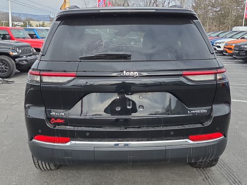 Certified 2023 Jeep Grand Cherokee Laredo AWD/4WD image 5