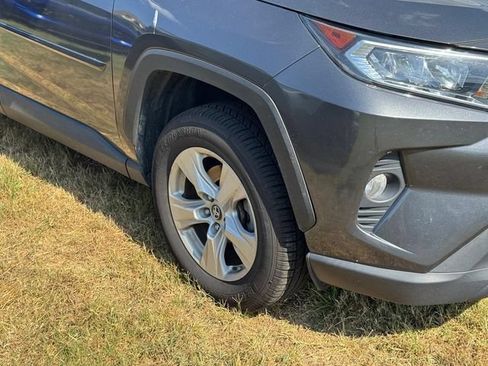 Used 2019 Toyota RAV4 XLE w/ Convenience Package AWD/4WD image 9