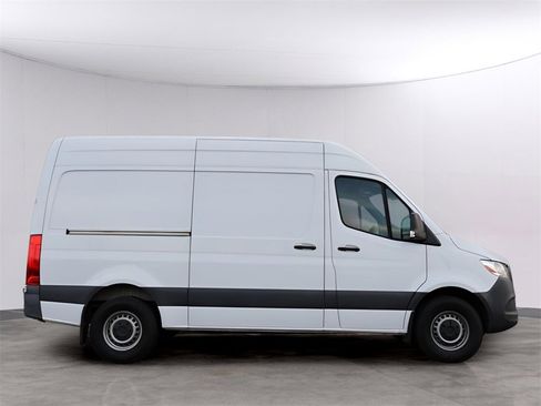 Used 2023 Mercedes-Benz Sprinter 144 Cargo image 4
