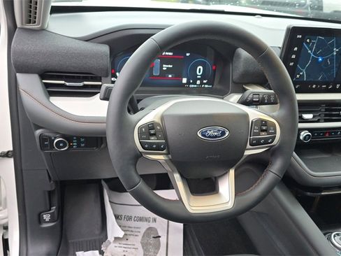 Used 2025 Ford Explorer Active w/ Active Comfort Package image 10