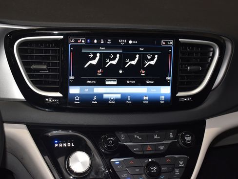 Used 2023 Chrysler Pacifica Touring-L FWD image 20