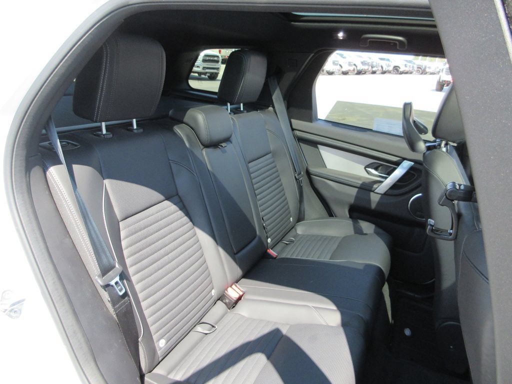 Used 2025 Land Rover Discovery Sport Dynamic SE AWD/4WD image 24