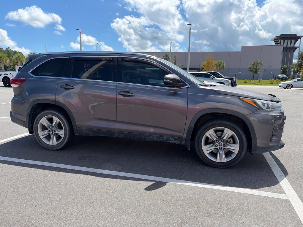 Used 2019 Toyota Highlander Limited AWD/4WD image 2