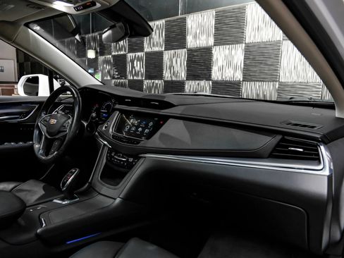 Used 2019 Cadillac XT5 Premium Luxury FWD image 11