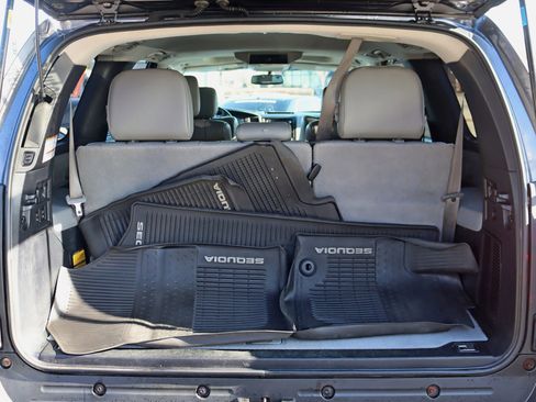 Used 2017 Toyota Sequoia Platinum image 41