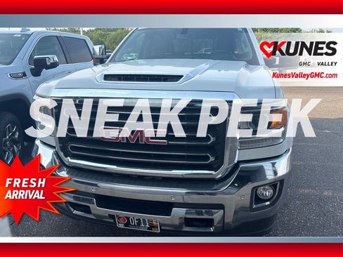 Used 2019 GMC Sierra 3500 SLT w/ Duramax Plus Package AWD/4WD image 2