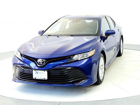 Certified 2018 Toyota Camry LE w/ Convenience Package image 2