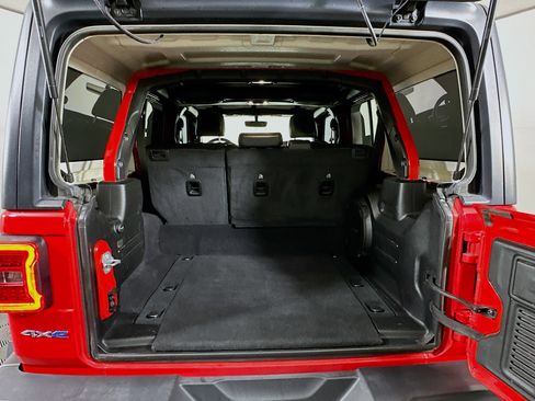 Used 2023 Jeep Wrangler Sahara image 27