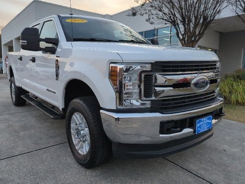 Used 2019 Ford F250 XLT image 1