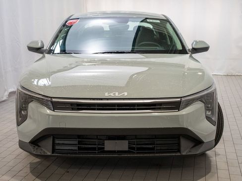 New 2025 Kia K4 LXS image 2