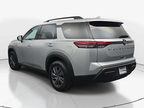Used 2024 Nissan Pathfinder SV image 7