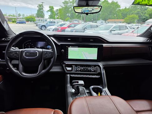 Used 2024 GMC Sierra 1500 Denali Ultimate AWD/4WD image 8