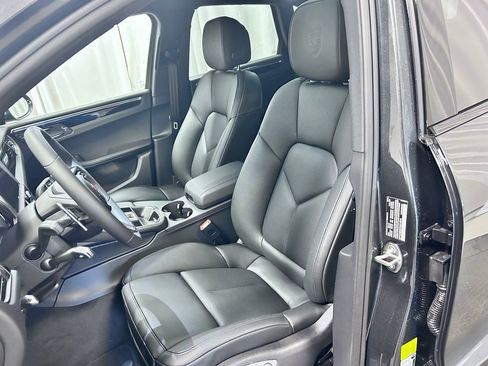 New 2026 Porsche Macan image 5