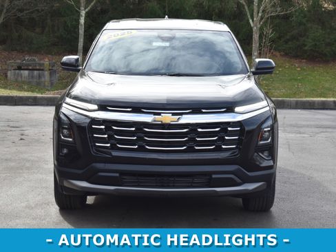 Used 2025 Chevrolet Equinox LT w/ Safety and Technology Package image 2