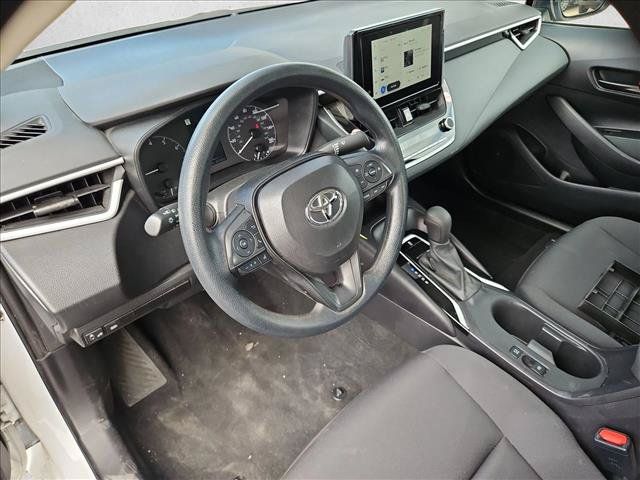 Used 2025 Toyota Corolla LE FWD image 11