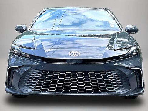 Used 2025 Toyota Camry SE w/ Convenience Package FWD image 3