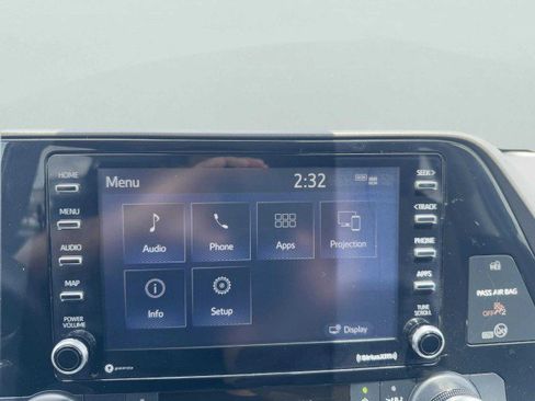 Used 2020 Toyota Highlander L image 29