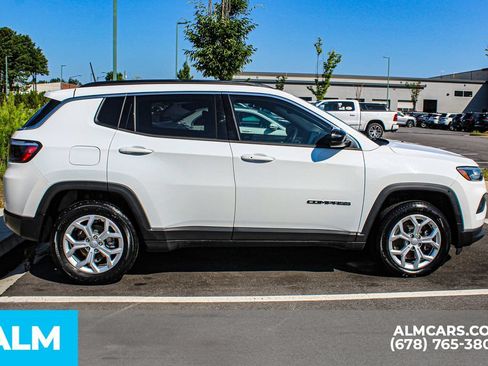 Used 2024 Jeep Compass Latitude AWD/4WD image 8