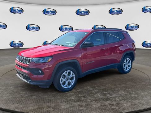 Used 2025 Jeep Compass Latitude AWD/4WD image 1