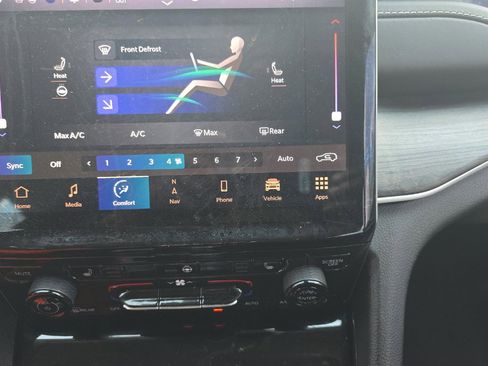 Used 2022 Jeep Grand Cherokee Limited 4xe image 9