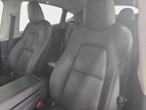 Used 2025 Tesla Model Y Long Range RWD image 22