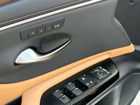 Certified 2023 Lexus ES 350 Ultra Luxury w/ Accessory Package (Z2) image 7