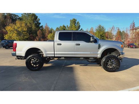 Used 2020 Ford F250 XLT image 9
