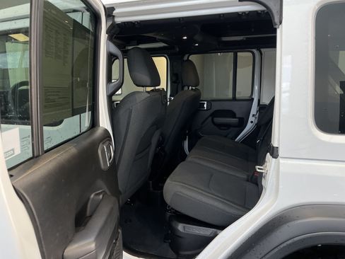Used 2024 Jeep Wrangler Unlimited AWD/4WD image 33