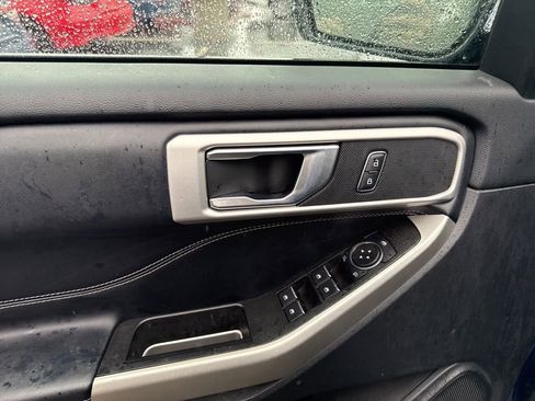 Used 2022 Ford Explorer XLT w/ Equipment Group 202A image 19