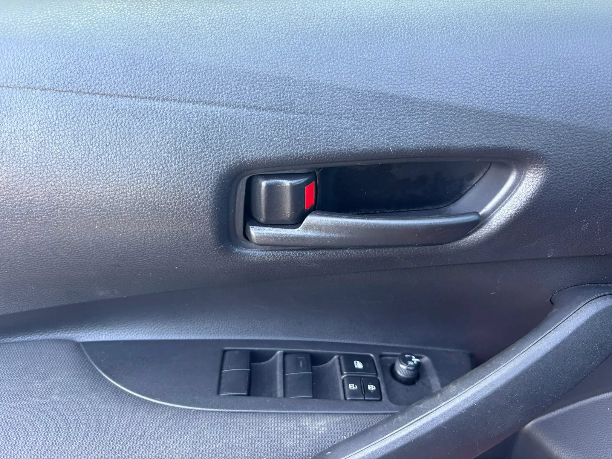 Used 2022 Toyota Corolla LE FWD image 19