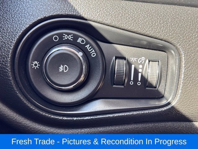 Used 2018 Jeep Renegade Trailhawk AWD/4WD image 18