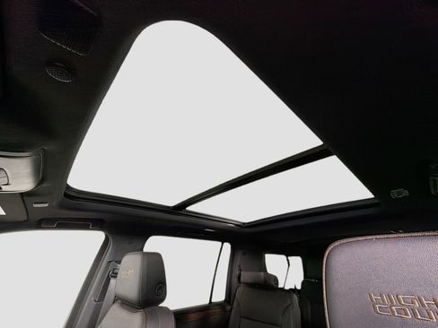 Used 2024 Chevrolet Suburban High Country image 22