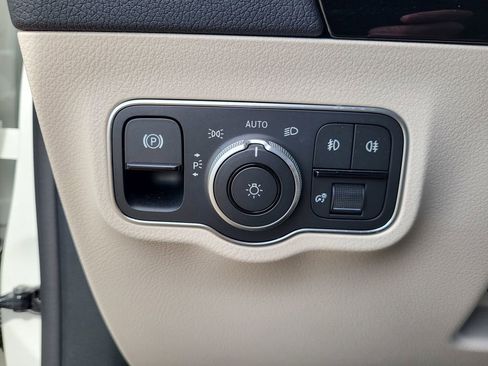 Used 2025 Mercedes-Benz GLA 250 4MATIC image 23