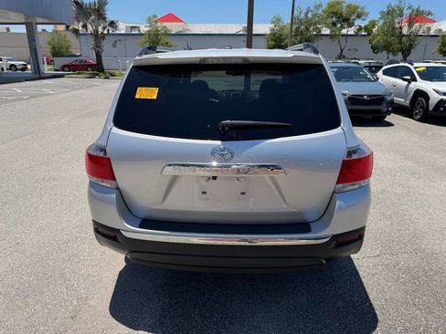 Used 2011 Toyota Highlander Limited w/ Tow Pkg FWD image 6