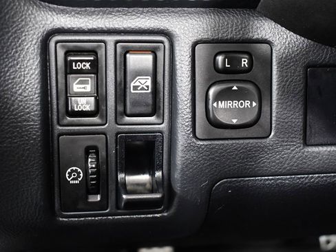 Used 2000 Toyota MR2 image 36