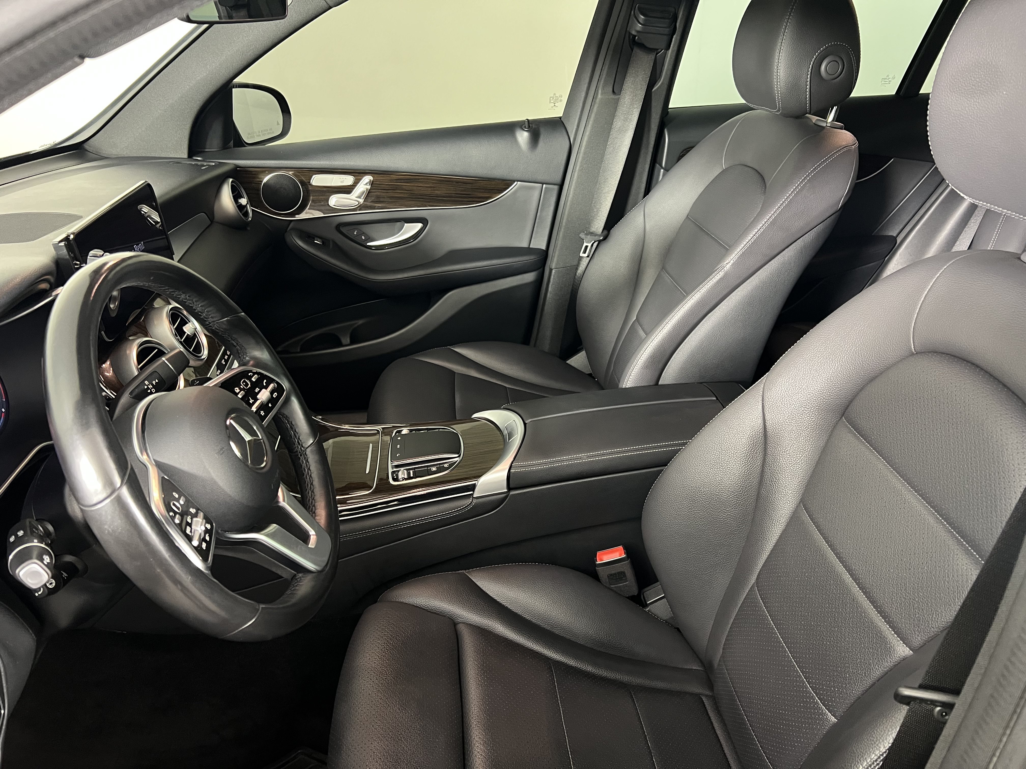Used 2020 Mercedes-Benz GLC 300 4MATIC image 16