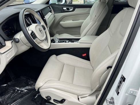 Certified 2022 Volvo XC60 B5 Inscription w/ Advanced Package image 3
