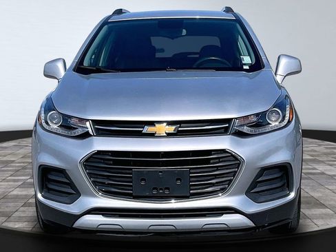 Used 2020 Chevrolet Trax LT w/ LT Convenience Package FWD image 3