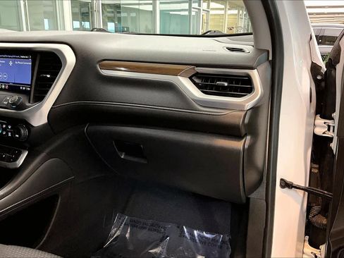 Used 2022 GMC Acadia SLE image 32