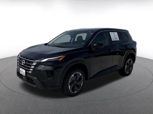 Used 2025 Nissan Rogue SV FWD image 8