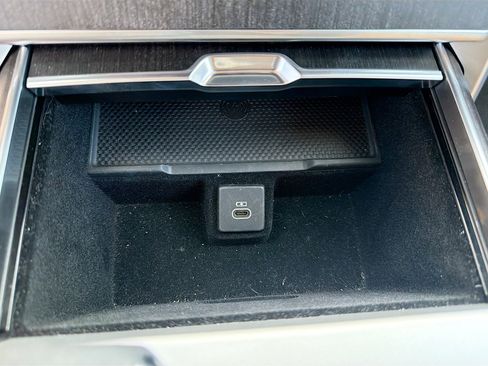 Used 2025 Land Rover Range Rover SE image 32