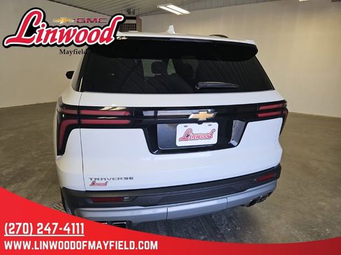Used 2026 Chevrolet Traverse LT FWD image 4