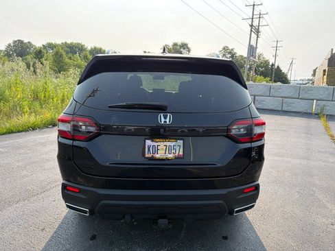 Used 2023 Honda Pilot Sport image 5