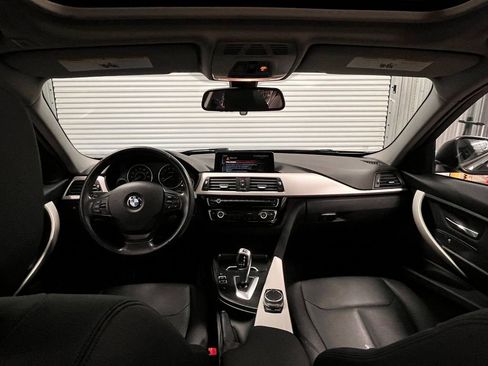 Used 2017 BMW 320i xDrive Sedan AWD/4WD image 32