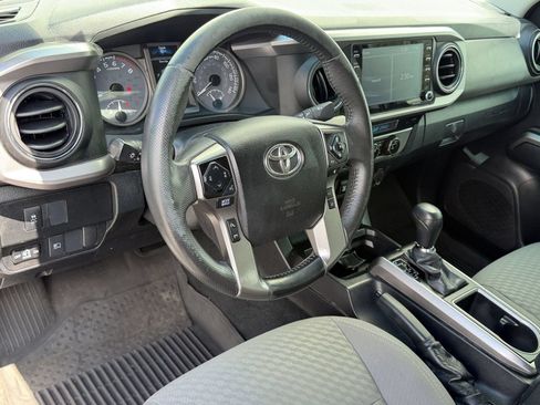 Used 2021 Toyota Tacoma SR5 RWD image 4