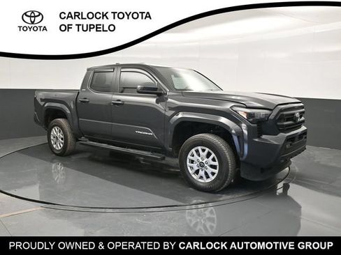 Used 2025 Toyota Tacoma SR5 RWD image 6