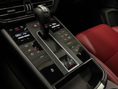 Certified 2026 Porsche Macan AWD/4WD image 22
