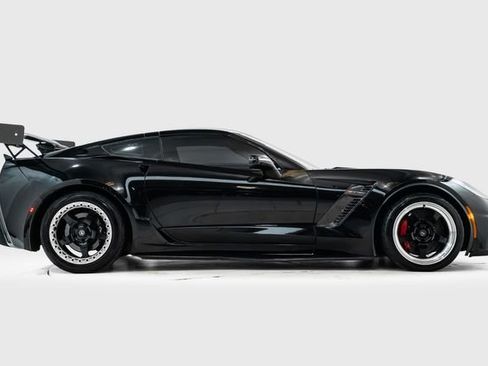 Used 2016 Chevrolet Corvette Z06 w/ 2LZ Preferred Equipment Group RWD image 5